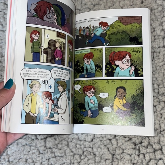 The book “Real Friends” by author Shannon Hale and Leuyen Pham - Picture 3 of 3